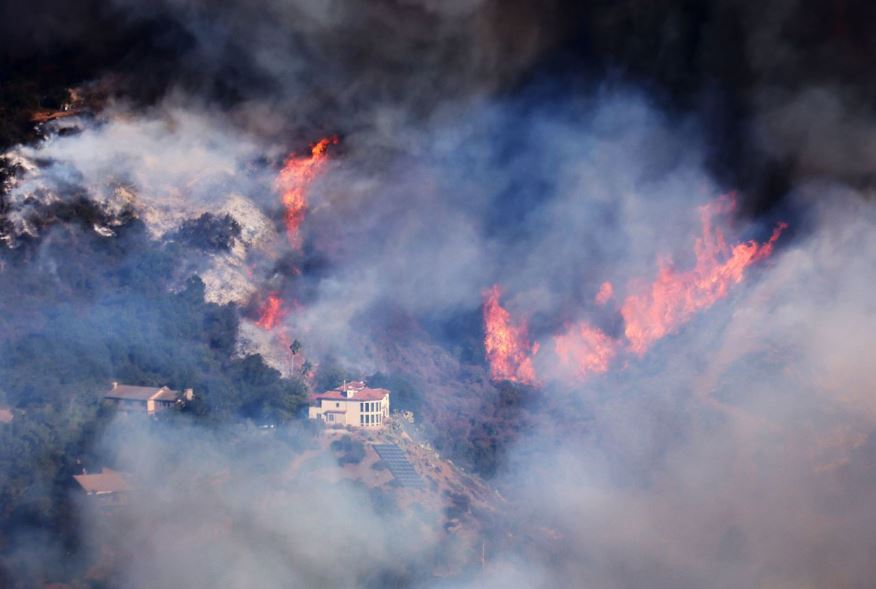 Dam chay Palisades bung phat o vung nui thuoc cong dong Topanga, California, ngay 9.1.2025. Anh: AFP