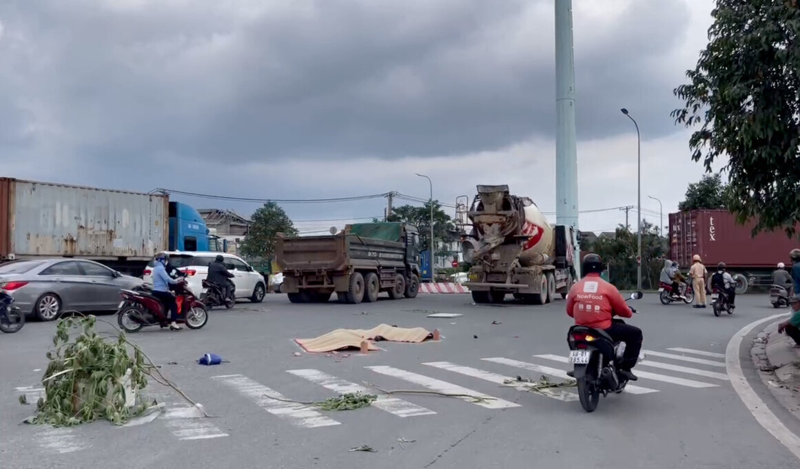 An accident at Phu Huu roundabout (Thu Duc City) in October 2024 killed two female students. Photo: Minh Tam