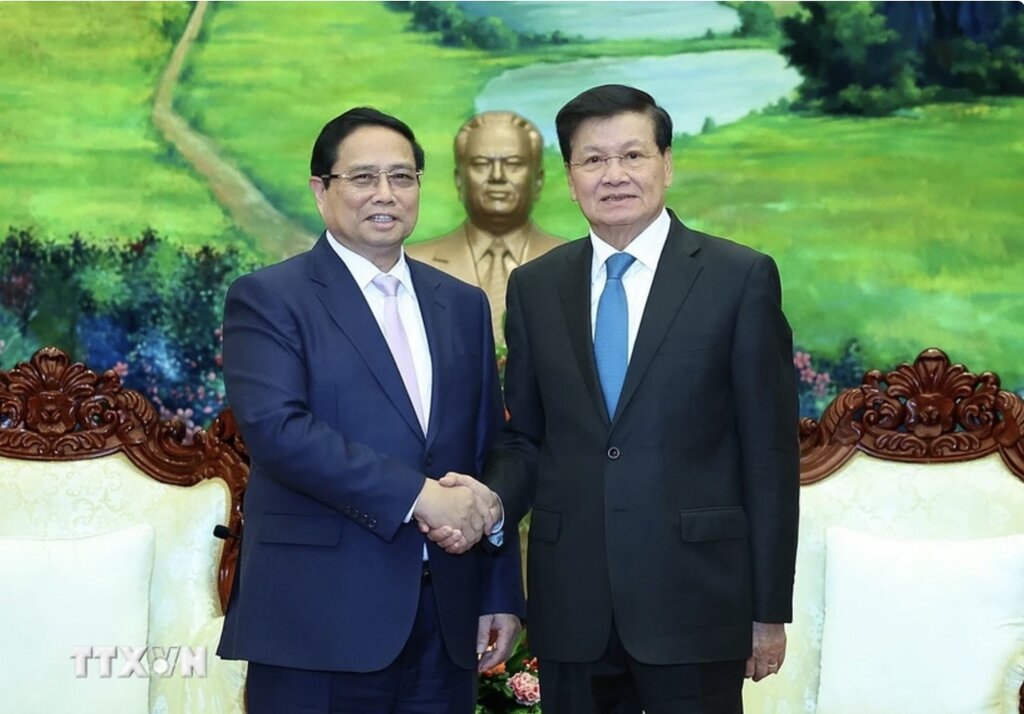 Prime Minister Pham Minh Chinh and Lao General Secretary and President Thongloun Sisoulith. Photo: VNA