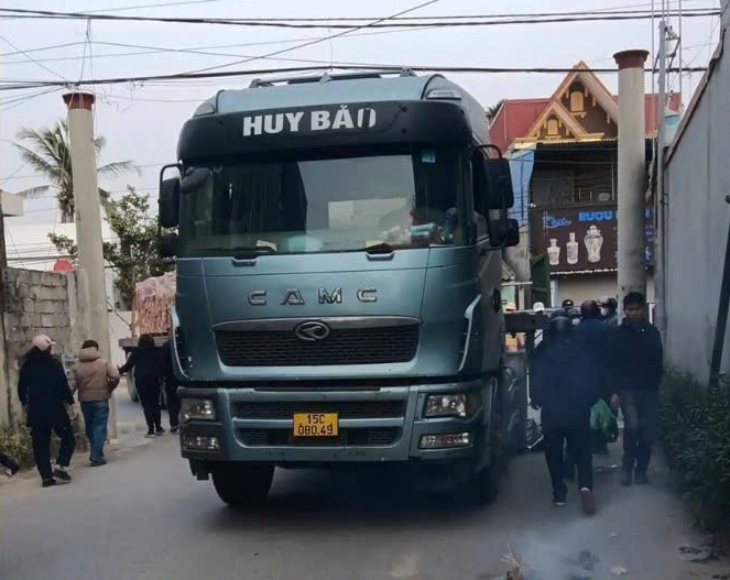 Accident scene on Nguyen Luong Bang Street, Kien An District. Photo: Hai Phong Traffic Safety Committee