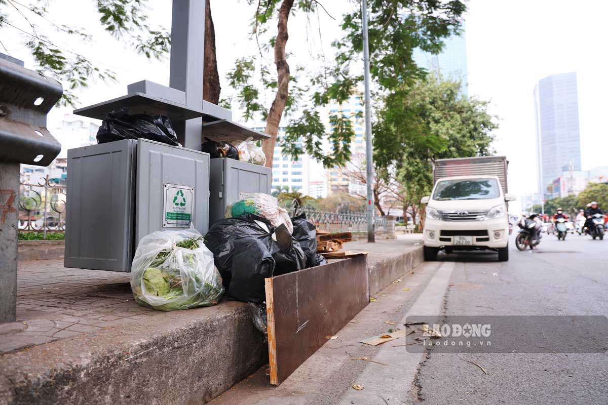 Du da duoc thi diem va dua vao su dung tu cuoi nam 2019, he thong thung rac cong nghe duoc ky vong la mot giai phap nham nang cao nhan thuc nguoi dan trong viec phan loai rac thai. Tuy nhien, sau 5 nam, khi da ap dung phan loai rac theo quy dinh moi (phan loai rac thanh 3 loai), nhung thung rac cong nghe nay cung chua phat huy het hieu qua.