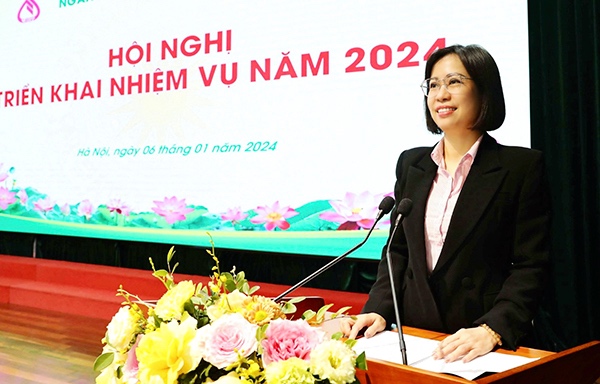 Ms. Le Thi Duc Hanh, Deputy General Director of the Vietnam Bank for Social Policies at the Online Conference on deploying tasks in 2024. Photo: vbsp.org.vn