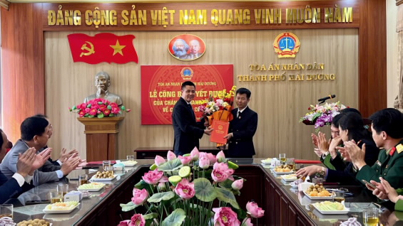 Mr. Nguyen Van Son was appointed Chief Justice of Hai Duong City People's Court. Photo: Hai Duong Provincial People's Court