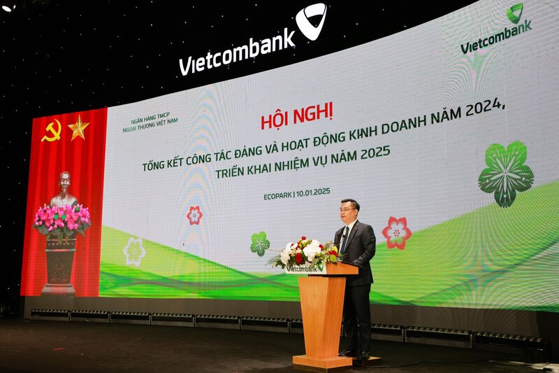 Mr. Nguyen Thanh Tung - Member of the Party Committee of the Central Enterprises Bloc, Party Secretary, Chairman of the Board of Directors of Vietcombank - delivered the opening speech at the Conference.