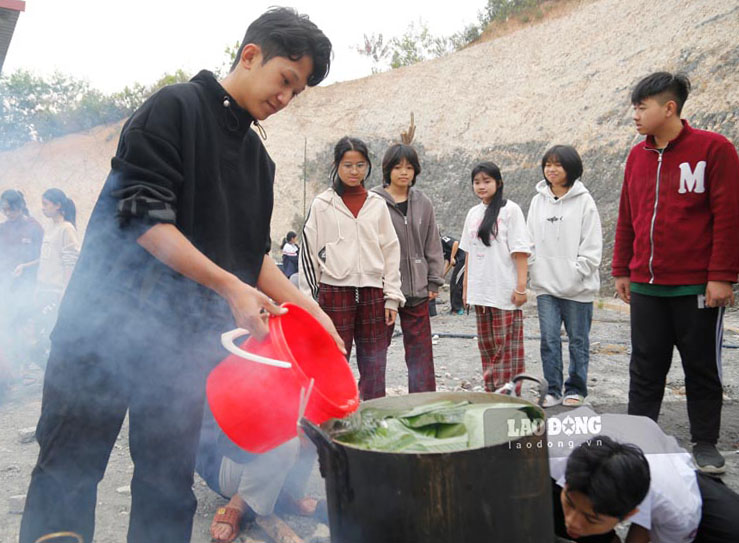  Day la dip tao san choi lanh manh de cac em hoc sinh duoc giao luu, tham gia cac hoat dong van hoa van nghe, the duc the thao. Phat huy tinh than doan ket, sang tao trong cac hoat dong cua tap the.