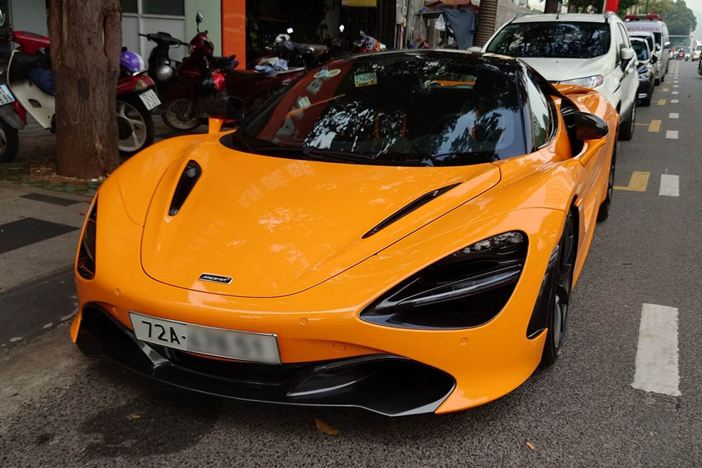 McLaren 720S Spider supercar appeared on the streets of Ba Ria - Vung Tau attracting attention. Photo: Duong Minh
