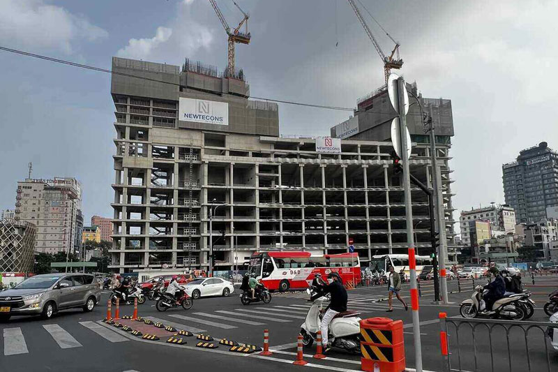 Real estate businesses struggle to find capital. Photo: Bao Chuong