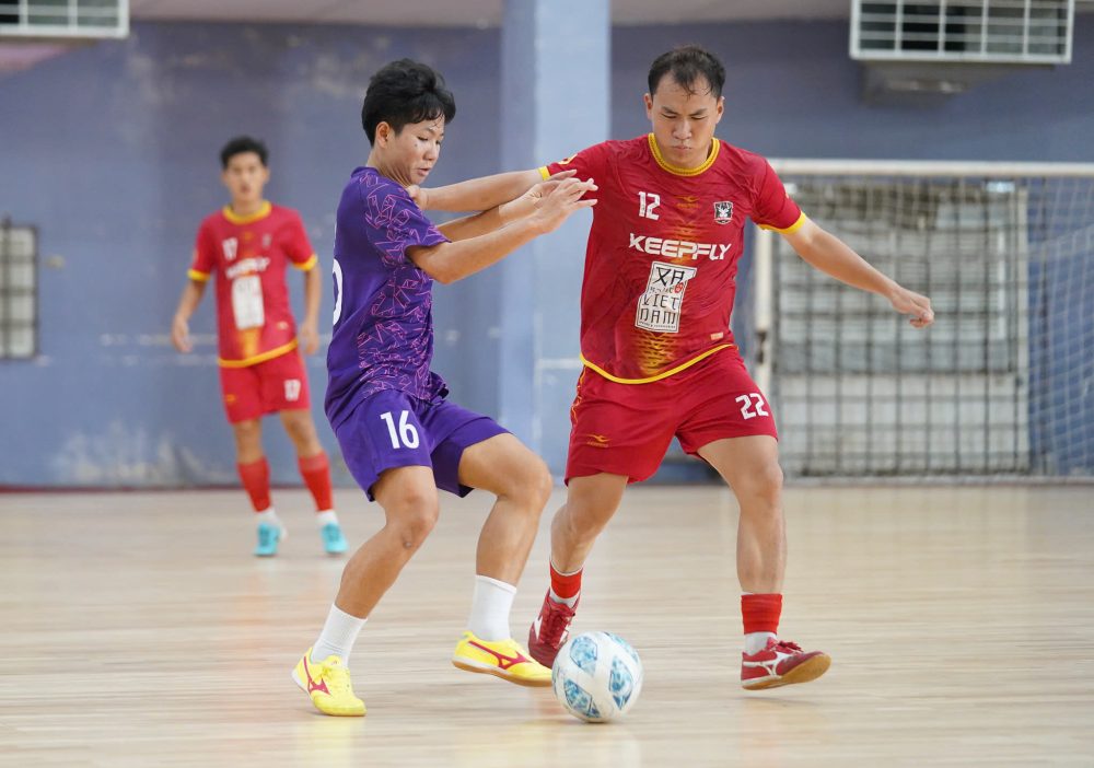 Tuyen futsal nu Viet Nam choi doi cong voi doi thu. Anh: VFF