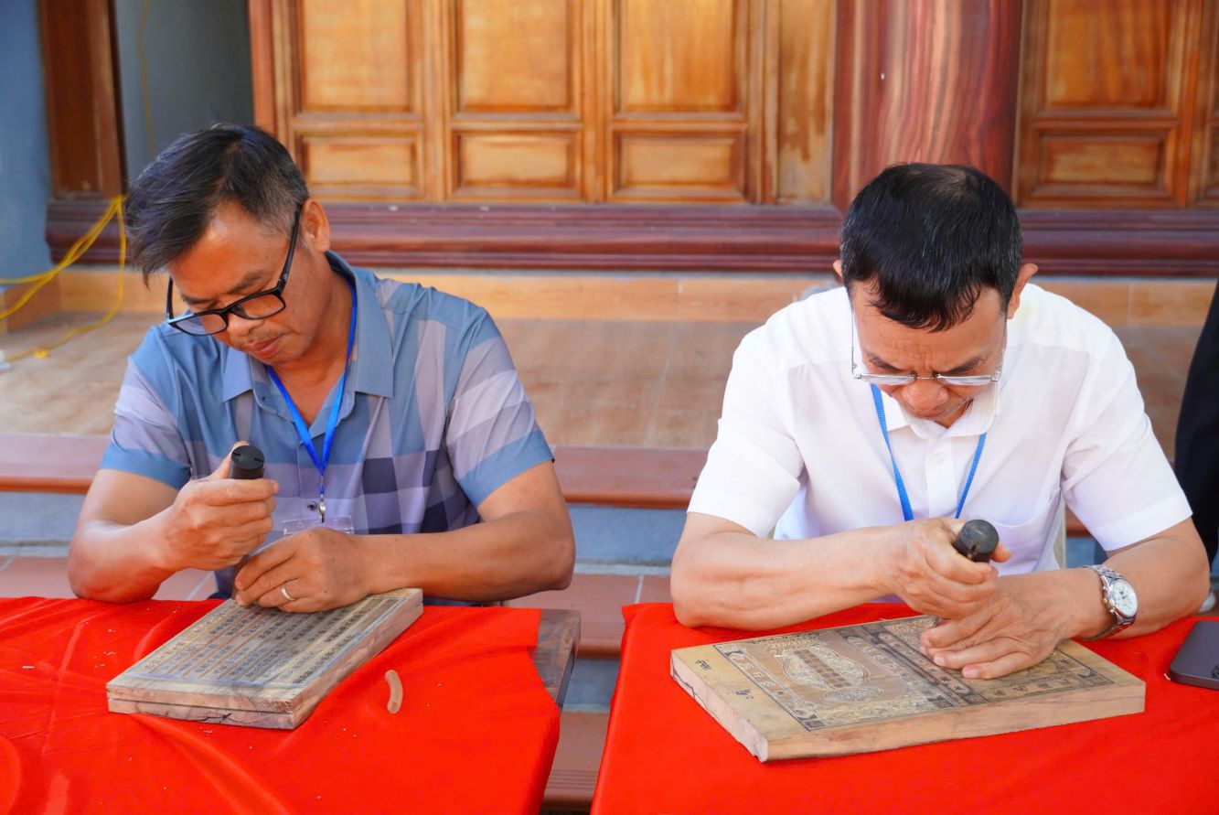 Moi ban khac go, mot nghe nhan phai mat trung binh tu 3 den 5 ngay moi hoan thien. Anh: Nhan vat cung cap