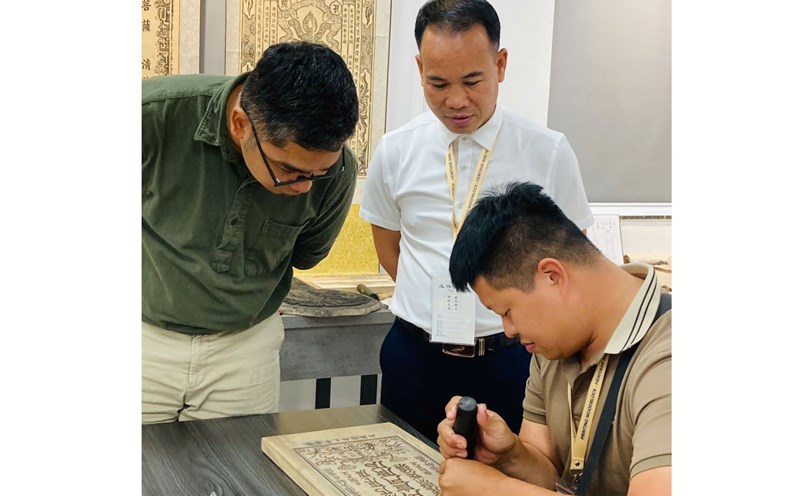 Young artisan Nguyen Cong Dat (right) is making daily efforts to revive the craft village. Photo: Provided by the character