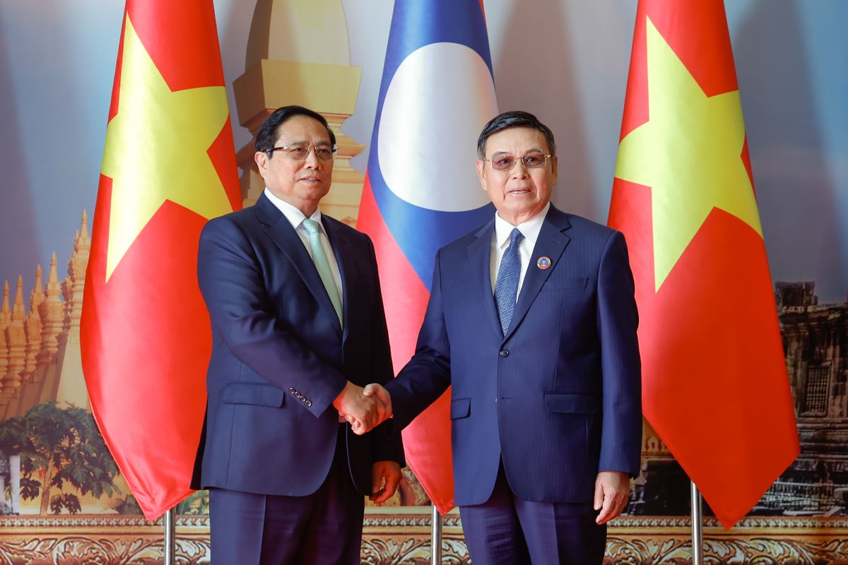Prime Minister Pham Minh Chinh meets with Lao National Assembly Chairman Saysomphone Phomvihane. Photo: VGP