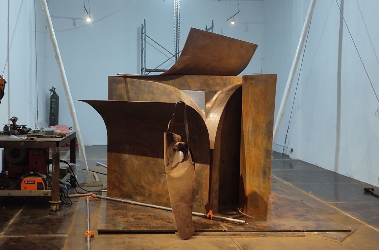 The process of making the work. Photo: Lan Antique