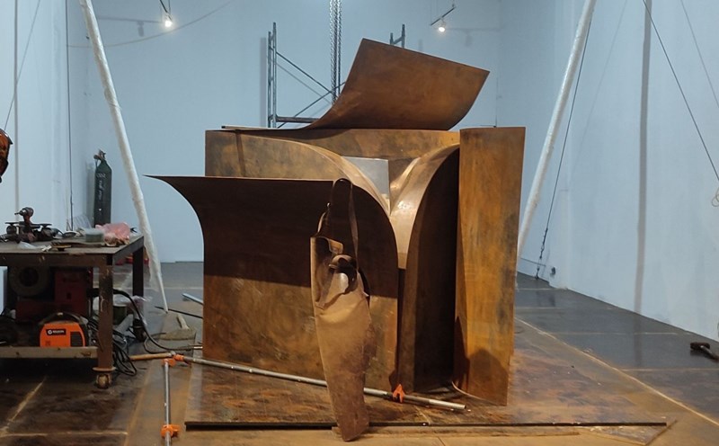The process of making the work. Photo: Lan Antique