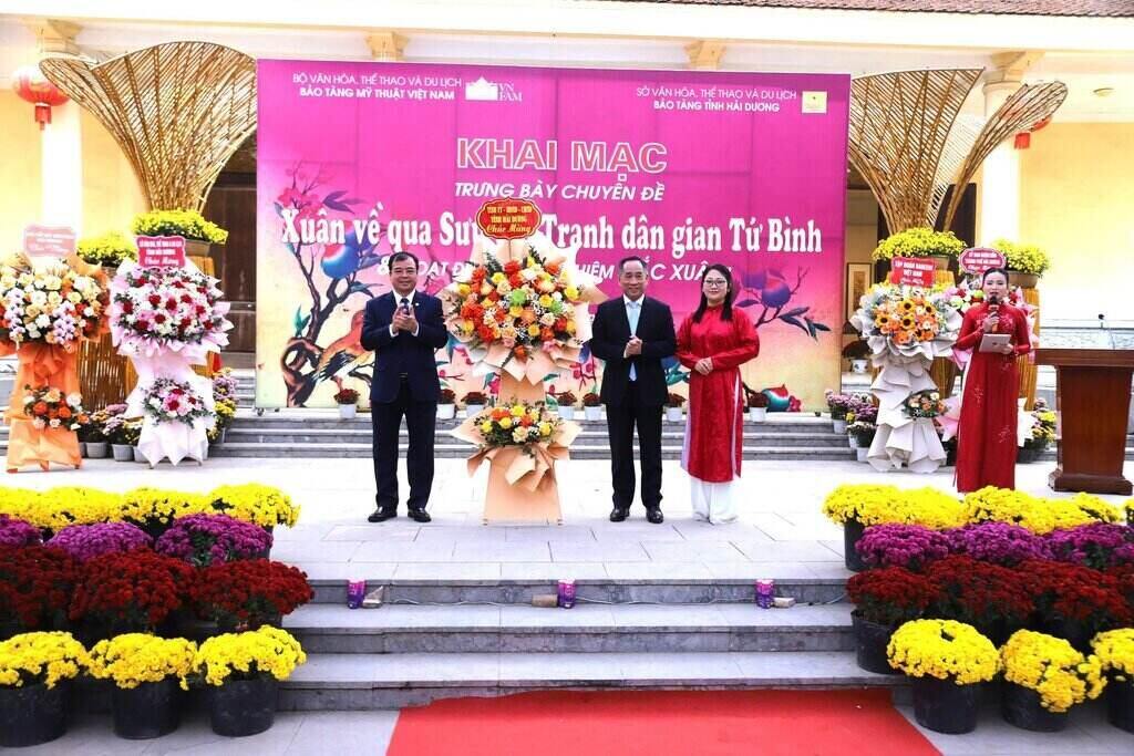 Bao tang tinh Hai Duong to chuc khai mac trung bay chuyen de “Xuan ve qua suu tap tranh dan gian tu binh” va hoat dong trai nghiem Sac Xuan. Anh: Bao tang tinh Hai Duong