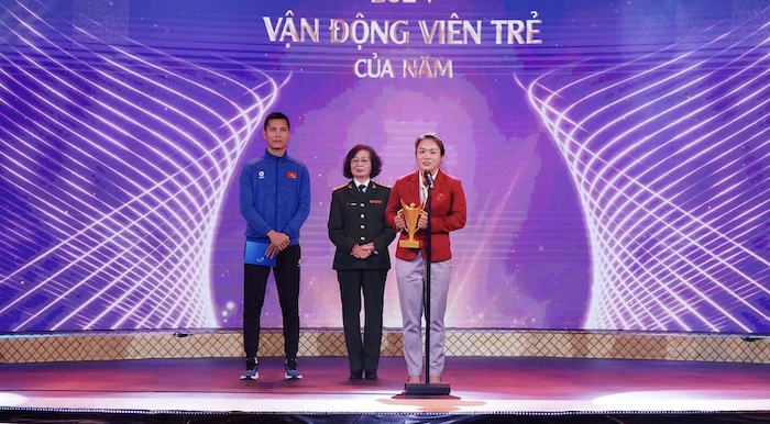 Van dong vien Nguyen Thi Huong gianh giai thuong Van dong vien tre cua nam. Anh: Vietcontent