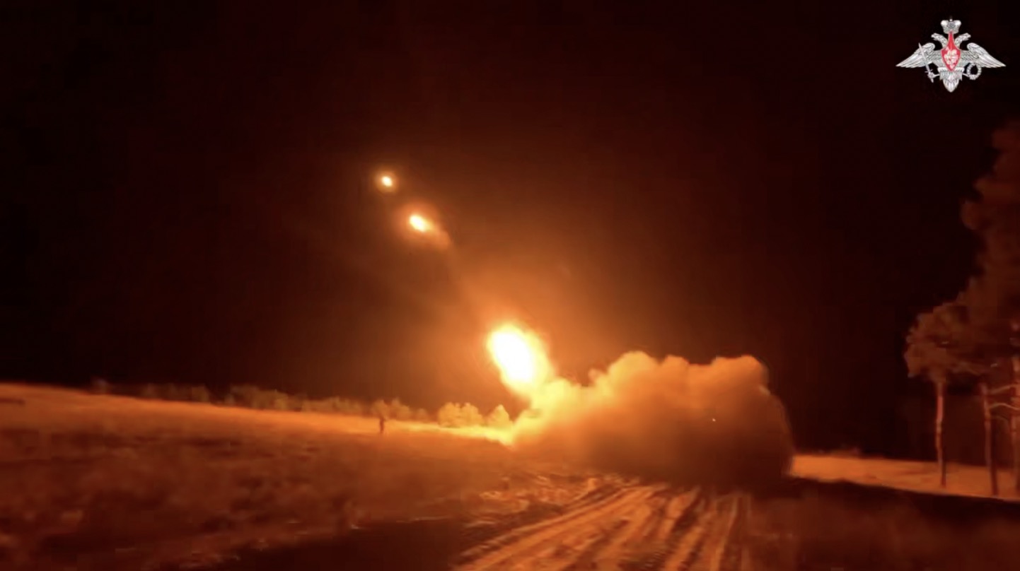 Russian BM-21 Grad MLRS artillery attacks Ukrainian troops at night. Photo: Russian Ministry of Defense
