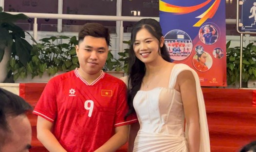 Cựu kình ngư Nguyễn Thị Ánh Viên được khán giả yêu mến tại gala trao giải Cúp Chiến thắng 2024. Ảnh: Hoàng Huê