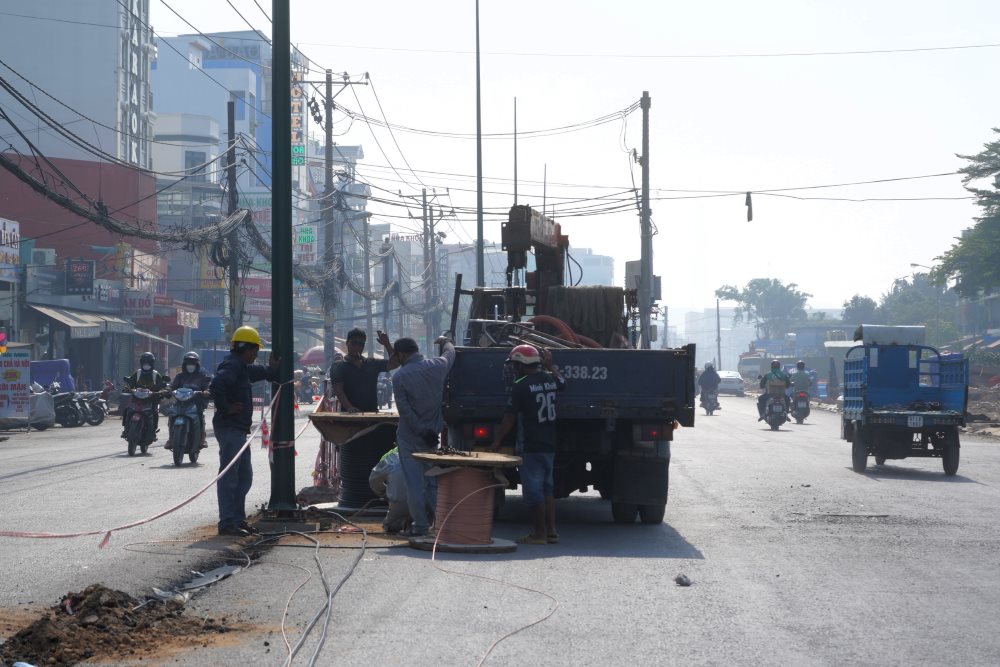 Duong Duong Quang Ham se cho xe luu thong truoc, di doi tru dien sau.  Anh: Anh Tu