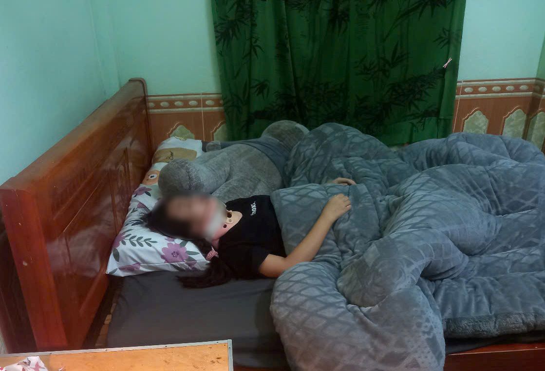 Nu sinh bi danh hoi dong van nam dieu tri tai nha, suc khoe chua binh phuc. Anh: Gia dinh cung cap