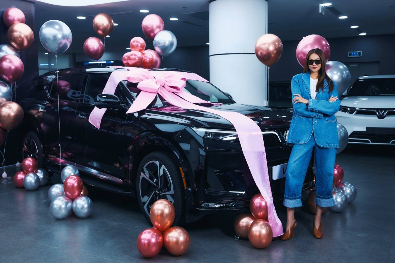 Thanh Hang bought a new car. Photo: Character provided.