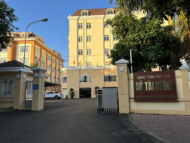 The Dak Lak Provincial Department of Finance has yet to approve the payment of bonuses under Decree 73 to many localities. Photo: Bao Trung
