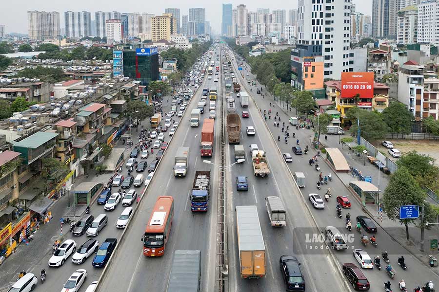 Vanh dai 3 dong duc phuong tien ca duong duoi thap va tren cao.