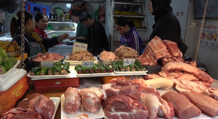 Food price fluctuations near Tet: Pork and beef prices increase