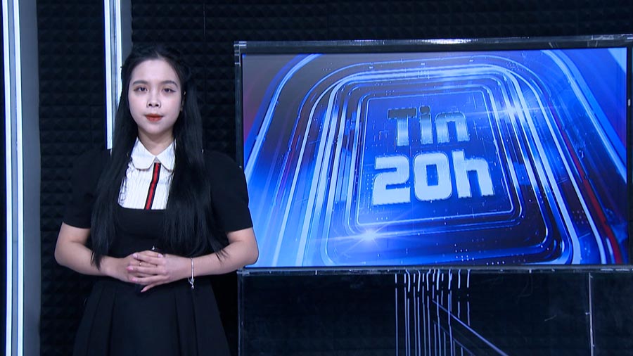 8pm News: People living in fear in old apartment complex "waiting to collapse"