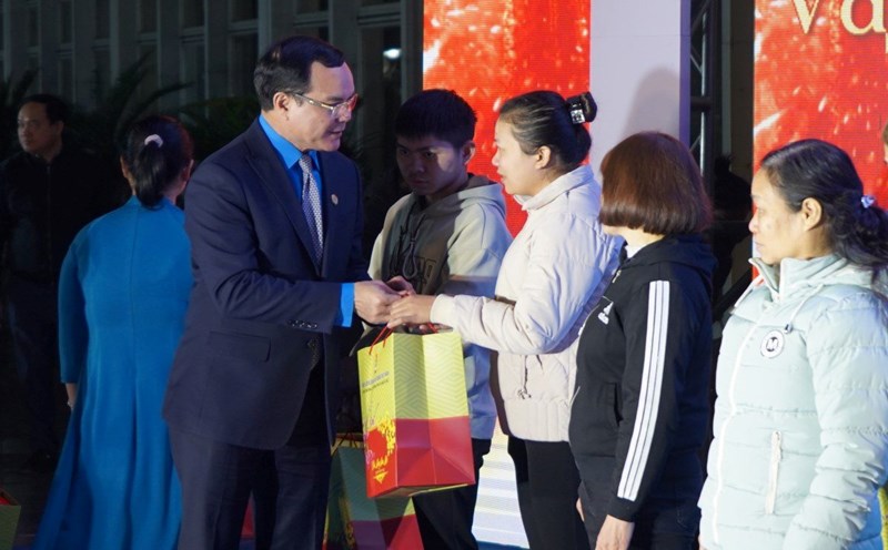 The 2025 Trade Union Tet Market is organized by the Vietnam General Confederation of Labor in Hai Phong. Photo: Mai Dung