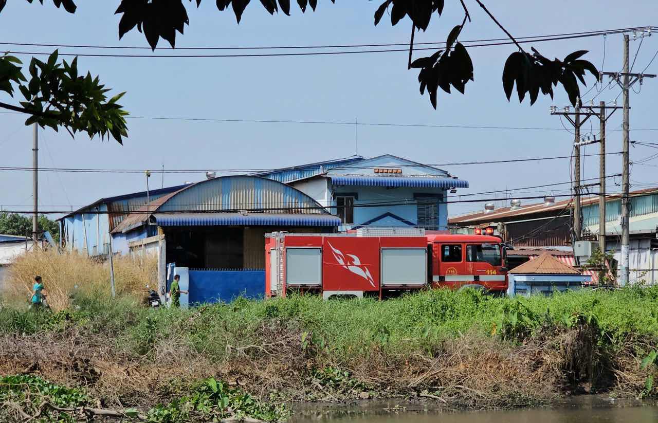 Explosion at glue factory in Binh Chanh district (HCMC), one person died