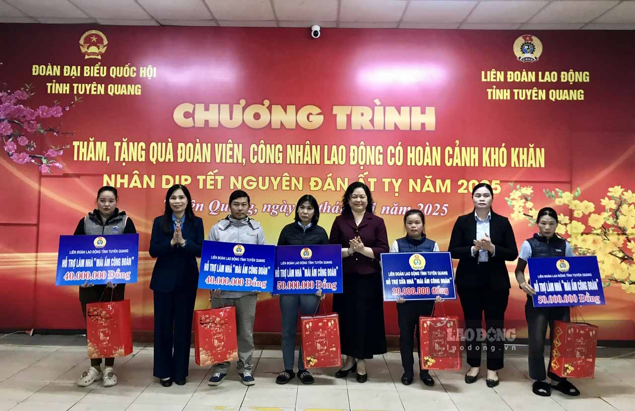 Program "Tet Sum Vay - Spring of gratitude to the Party" at the Trade Union of Tuyen Quang Industrial Parks.