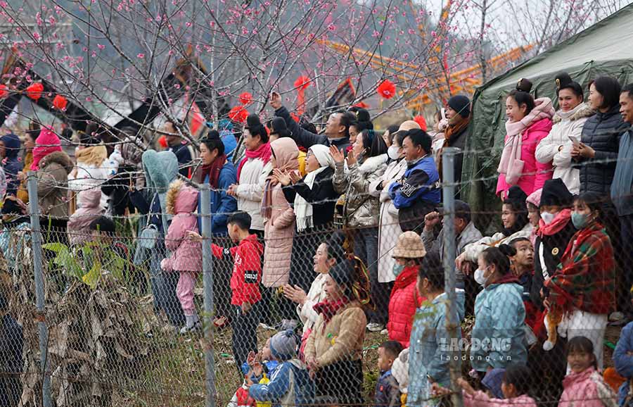 Voi tinh than the thao cao thuong va su co vu nhiet tinh cua khan gia, cuoc dua da dien ra vo cung soi dong va hap dan.