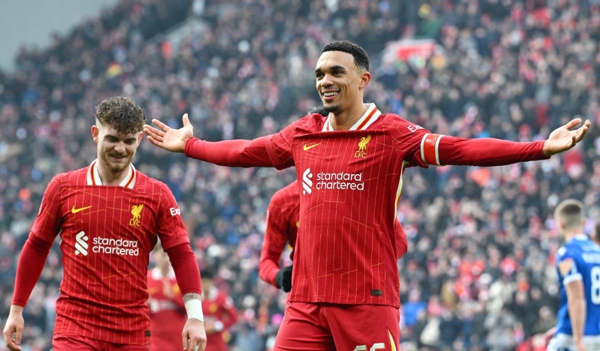 Alexander-Arnold ghi ban thang dep mat cuoi hiep 1. Anh: LFC