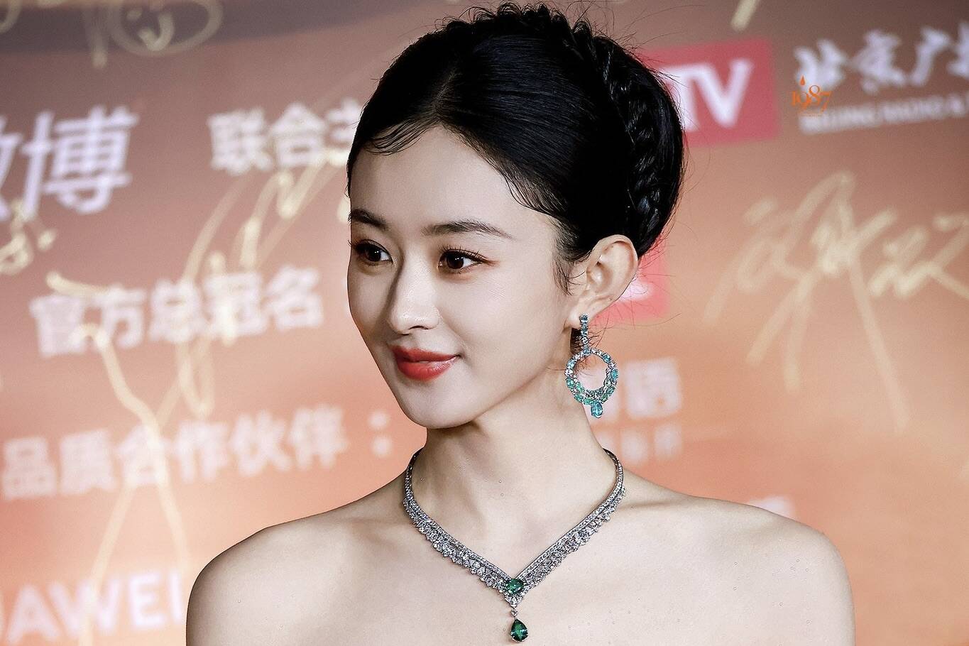 Zhao Liying on the red carpet of Weibo Night 2024. Photo: Weibo