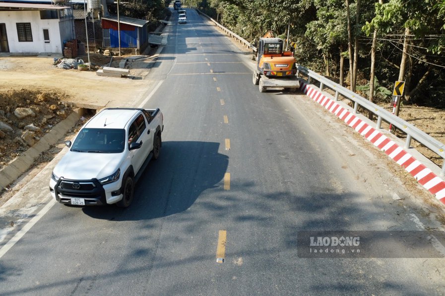 Toan canh tuyen duong QL.3 doan qua dia phan tinh Bac Kan sau 1 nam trien khai sua chua, nang cap va xu ly cac diem gay mat ATGT. Anh: Nguyen Hoan.