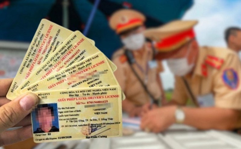 The Ministry of Public Security is expected to take over the task of testing and issuing road motor vehicle driving licenses from the Ministry of Transport. Photo: Pham Huyen