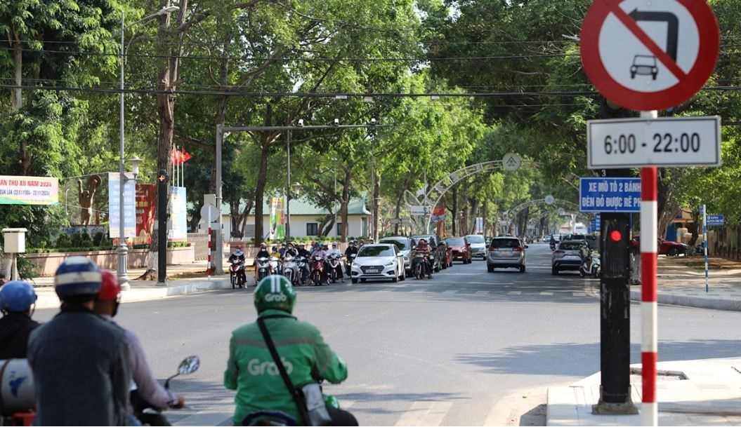 A road with cameras installed to monitor traffic violations in Dak Lak. Photo: Tuan Long