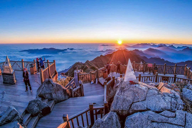 The temperature at the top of Fansipan reached -8 degrees Celsius at night due to the cold air. Photo: Sa Pa Department of Culture and Information