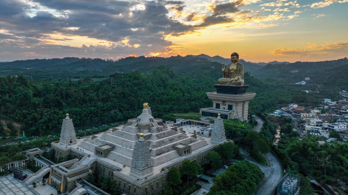 Fo Guang Shan Temple with the giant Buddha statue. Photo: Hoang Ha