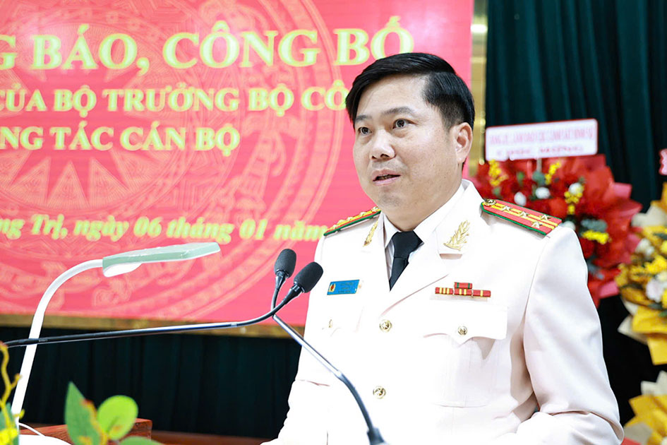 Colonel Vu Van Dau speaks upon receiving the appointment decision. Photo: Quang Tri Provincial Police