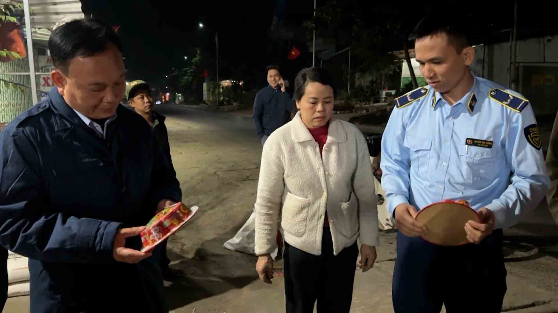 Hundreds of boxes of Tet jam of unknown origin seized