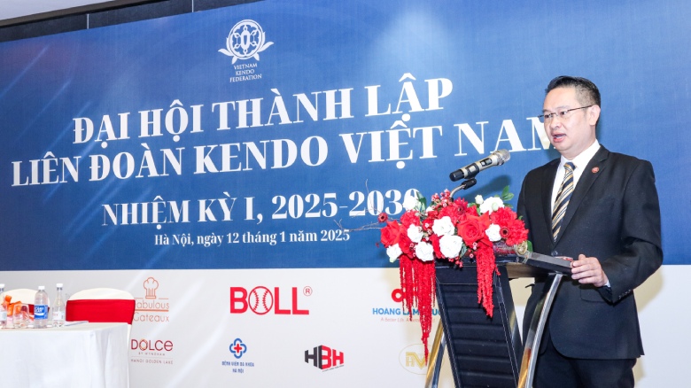 Tan Chu tich Lien doan Kendo Viet Nam - Do Tri Nhan phat bieu nhan nhiem vu. Anh: BTC
