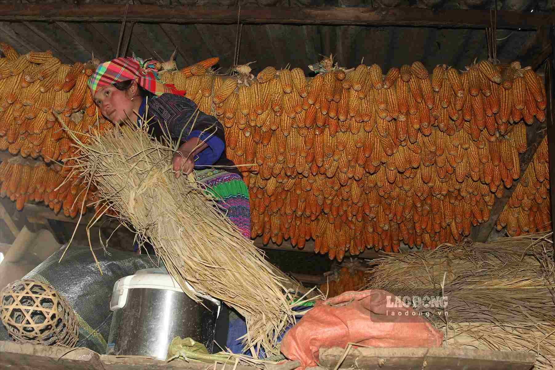 Thuc an duoc tru trong nha de su dung trong nhung ngay ret hai. Anh: Tan Van.