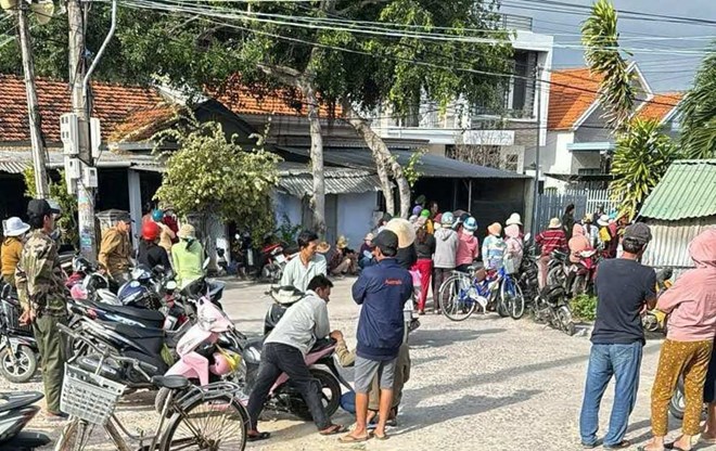 Hiện trường vụ án sát hại 2 vợ chồng giáo viên tại thị xã Ninh Hòa, Khánh Hòa khiến nhiều người dân bàng hoàng. Ảnh: Phương Linh
