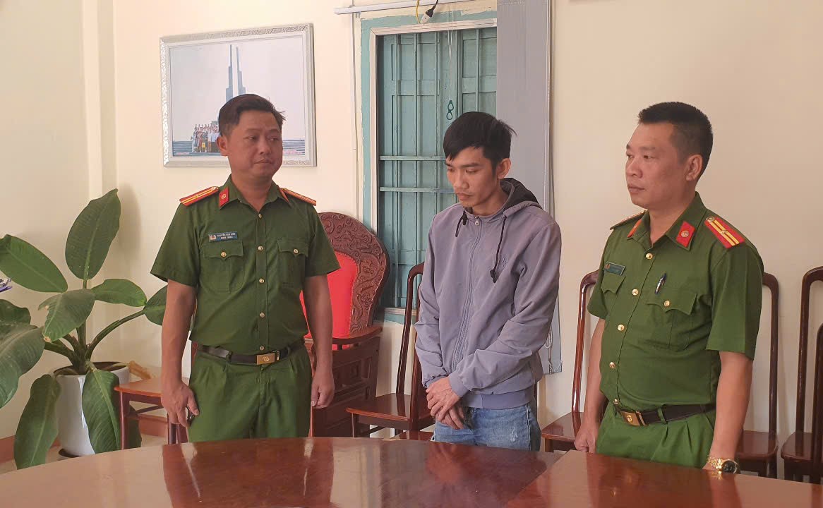 Phạm Kiều Hưng bị khởi tố, bắt tạm giam về tội lừa đảo chiếm đoạt tài sản. Ảnh: Công an cung cấp