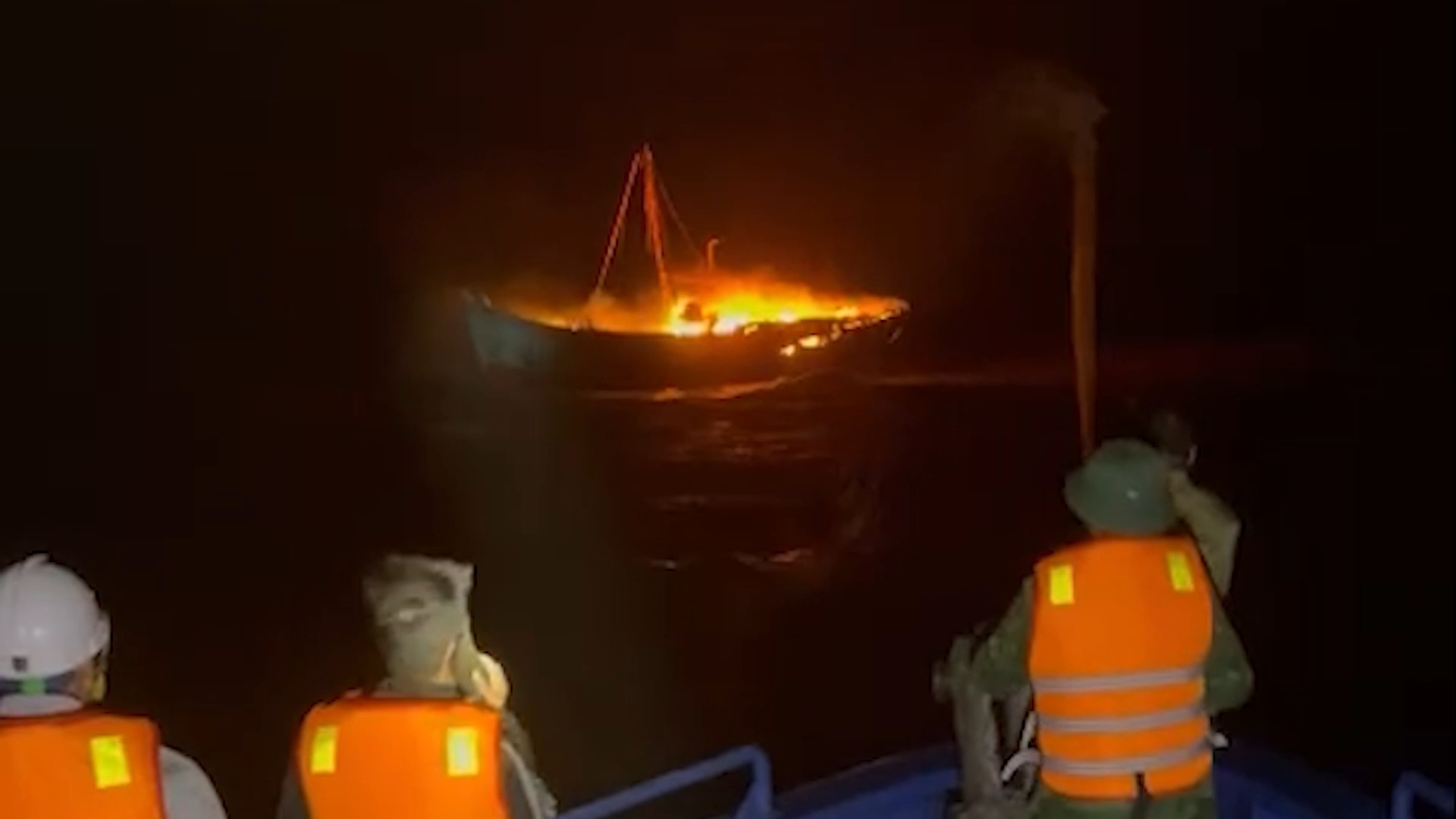 Many fishermen were rescued when their fishing boat sank and caught fire. Photo: Border Guard