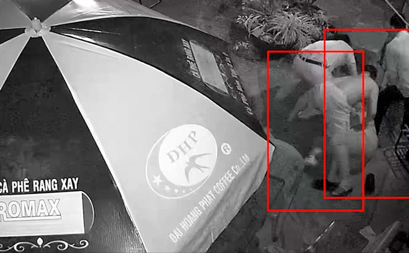 The driver was assaulted and hit in the head with a metal frame chair.