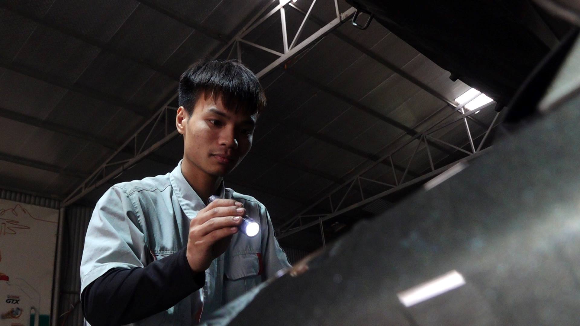 The number of car repair customers has increased 4 times, what does the facility do to avoid overload?