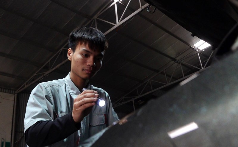 The number of car repair customers has increased 4 times, what does the facility do to avoid overload?