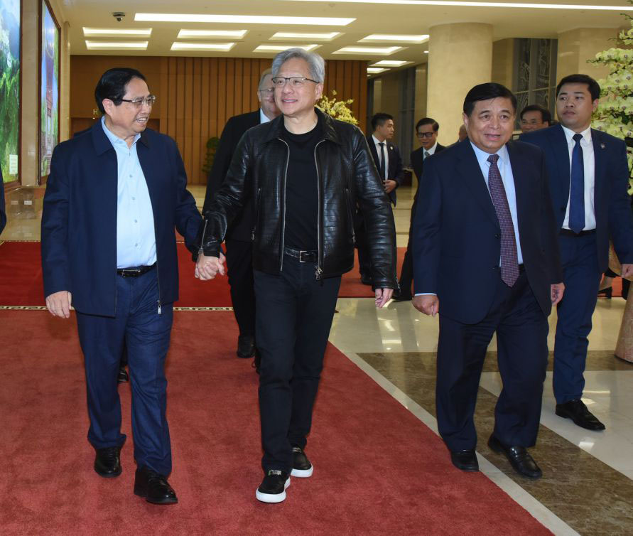 Politburo member, Prime Minister Pham Minh Chinh and Mr. Jensen Huang, founder and CEO of NVIDIA Corporation (USA). Photo: Tran Hai